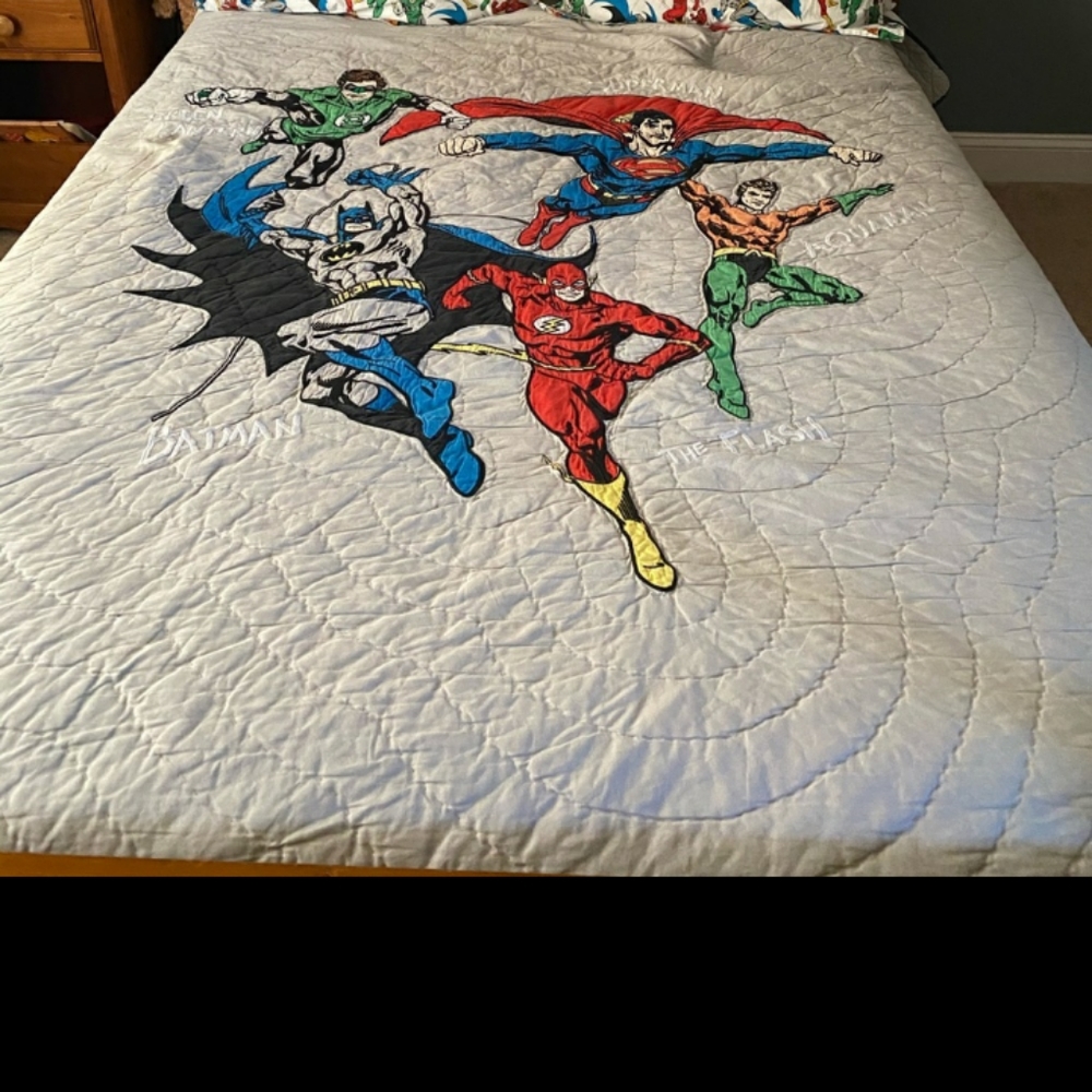 ISO pottery barn twin o queen. Quilt